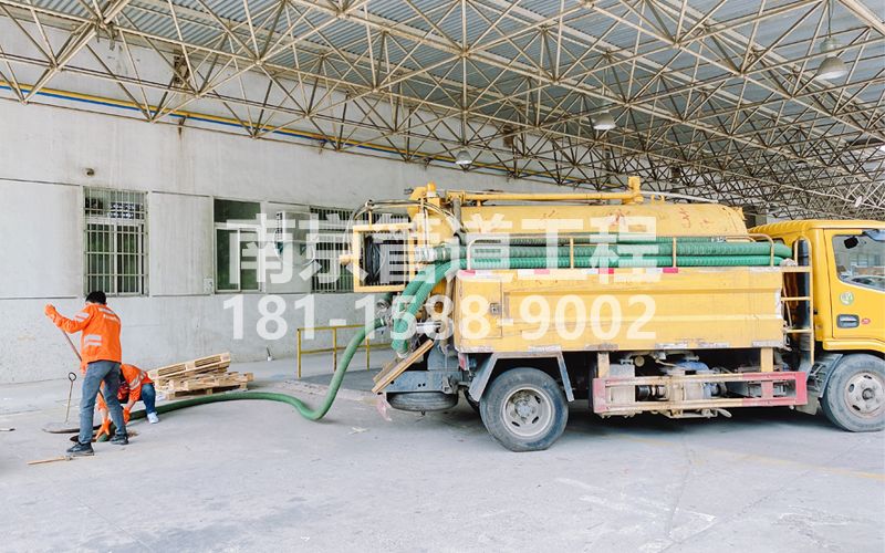 258福建路工厂抽污水